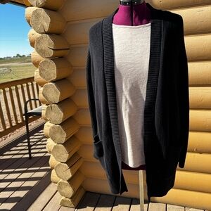 Max & Mia Black Knit  CARDIGAN Sweater,
SIZE XL.  GENTLY USED.